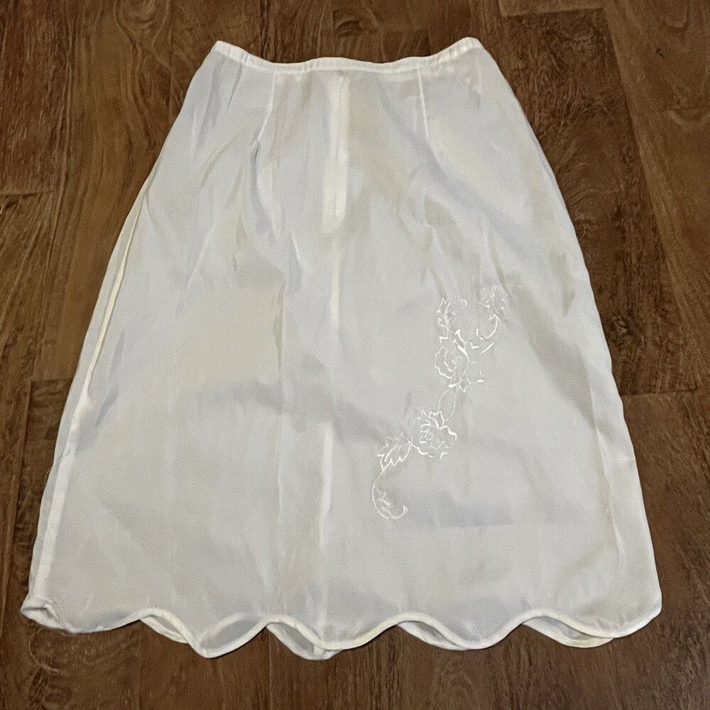 Vintage 1950s 1960s Carol Brent Embroidered Zip back  Half Slip Scallop Hem